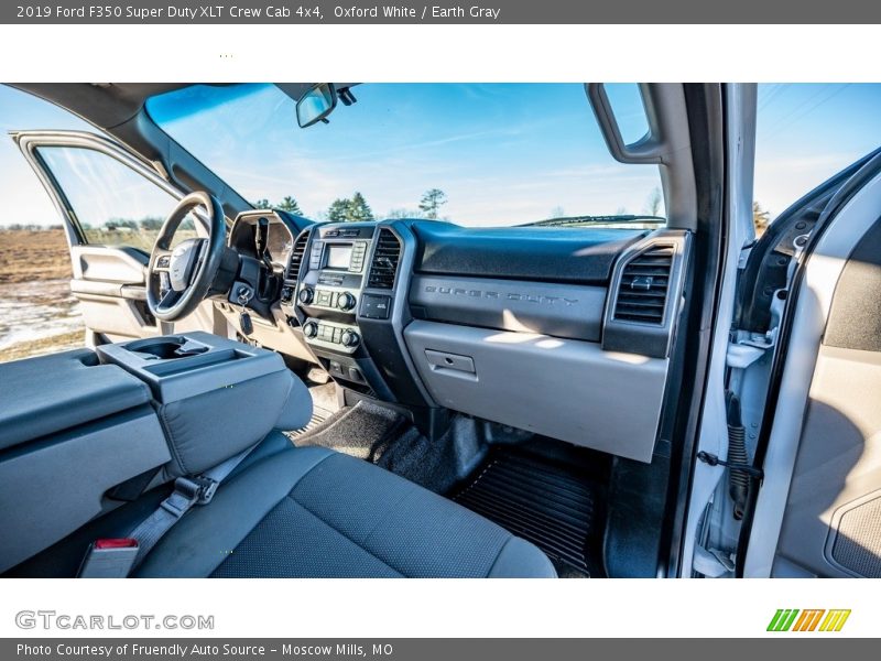 Oxford White / Earth Gray 2019 Ford F350 Super Duty XLT Crew Cab 4x4
