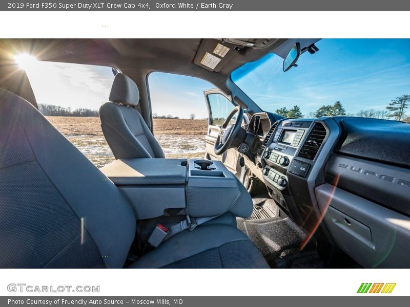 Oxford White / Earth Gray 2019 Ford F350 Super Duty XLT Crew Cab 4x4