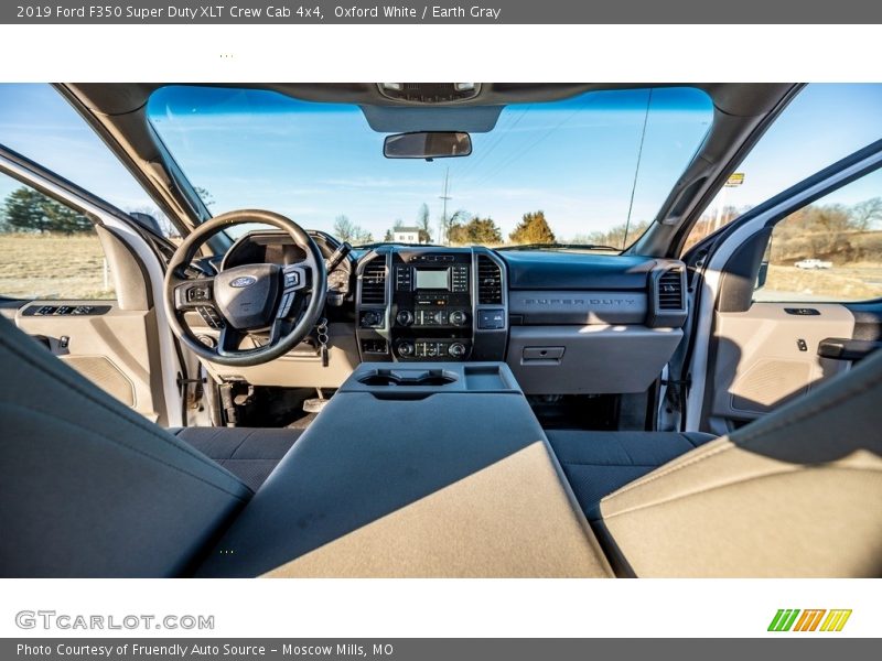 Oxford White / Earth Gray 2019 Ford F350 Super Duty XLT Crew Cab 4x4