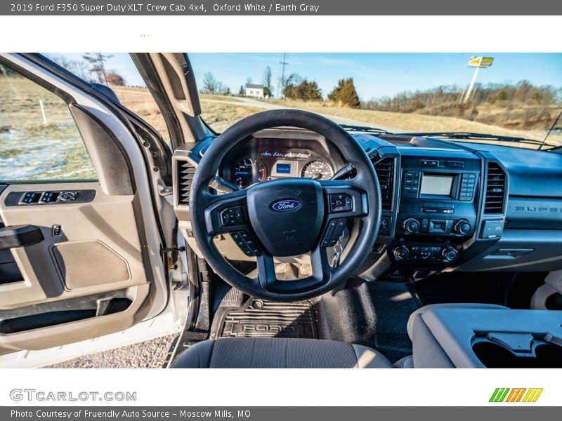 Oxford White / Earth Gray 2019 Ford F350 Super Duty XLT Crew Cab 4x4