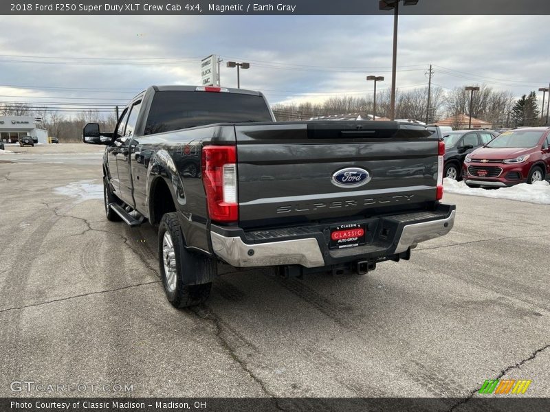 Magnetic / Earth Gray 2018 Ford F250 Super Duty XLT Crew Cab 4x4