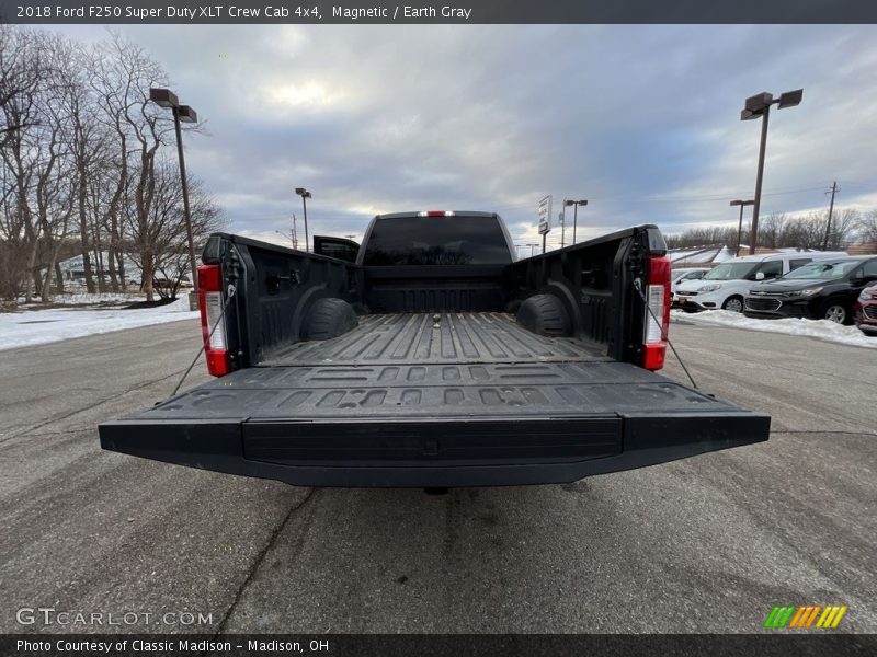 Magnetic / Earth Gray 2018 Ford F250 Super Duty XLT Crew Cab 4x4