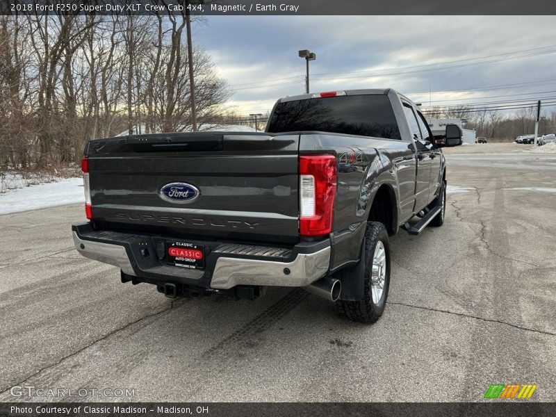 Magnetic / Earth Gray 2018 Ford F250 Super Duty XLT Crew Cab 4x4