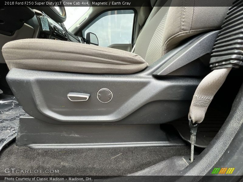 Magnetic / Earth Gray 2018 Ford F250 Super Duty XLT Crew Cab 4x4