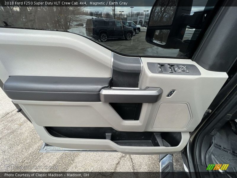 Magnetic / Earth Gray 2018 Ford F250 Super Duty XLT Crew Cab 4x4