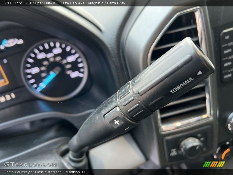 Magnetic / Earth Gray 2018 Ford F250 Super Duty XLT Crew Cab 4x4
