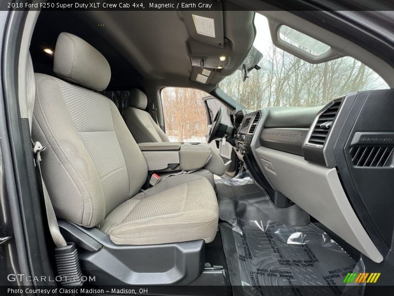Magnetic / Earth Gray 2018 Ford F250 Super Duty XLT Crew Cab 4x4