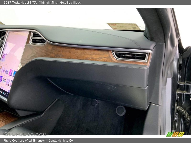 Dashboard of 2017 Model S 75