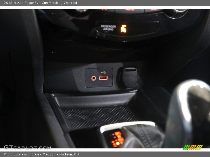 Gun Metallic / Charcoal 2018 Nissan Rogue SV