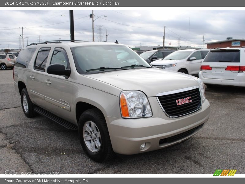 Front 3/4 View of 2014 Yukon XL SLT