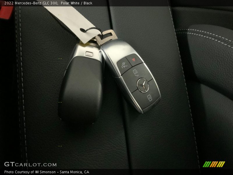 Polar White / Black 2022 Mercedes-Benz GLC 300