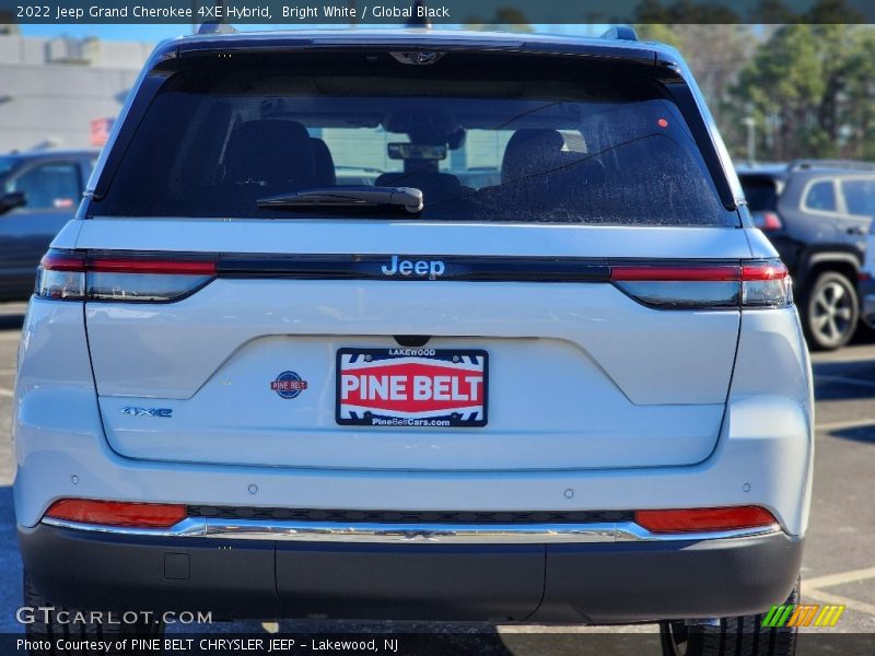 Bright White / Global Black 2022 Jeep Grand Cherokee 4XE Hybrid