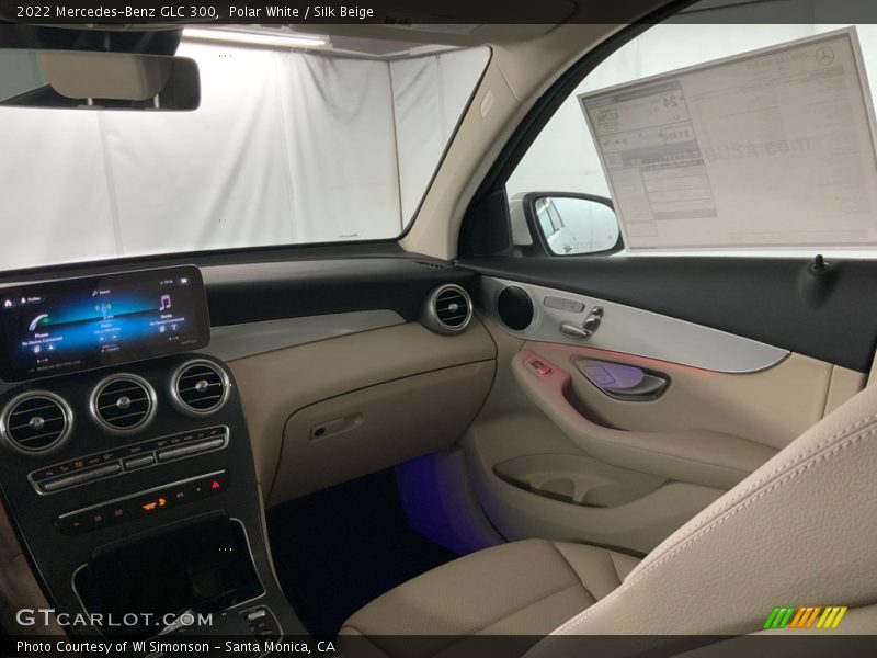 Polar White / Silk Beige 2022 Mercedes-Benz GLC 300