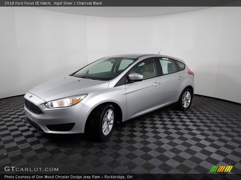 Ingot Silver / Charcoal Black 2018 Ford Focus SE Hatch