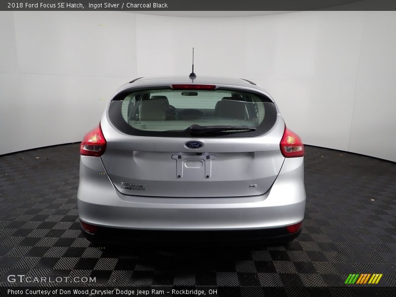 Ingot Silver / Charcoal Black 2018 Ford Focus SE Hatch