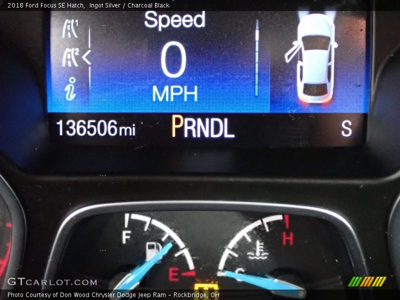 Ingot Silver / Charcoal Black 2018 Ford Focus SE Hatch