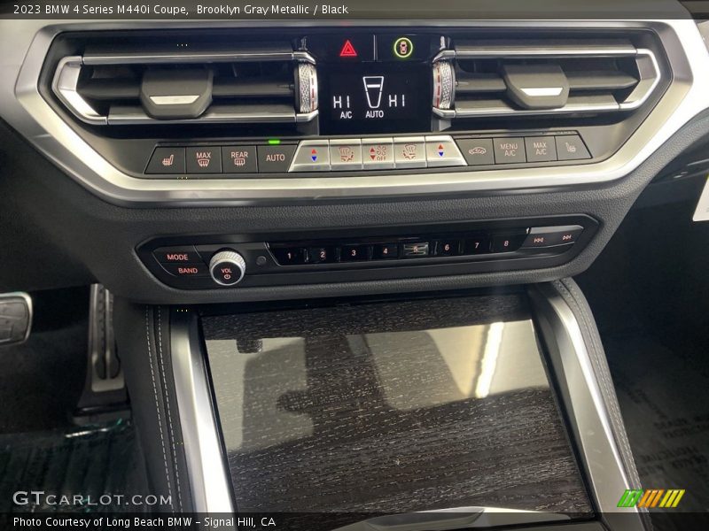 Controls of 2023 4 Series M440i Coupe