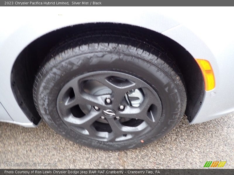 Silver Mist / Black 2023 Chrysler Pacifica Hybrid Limited