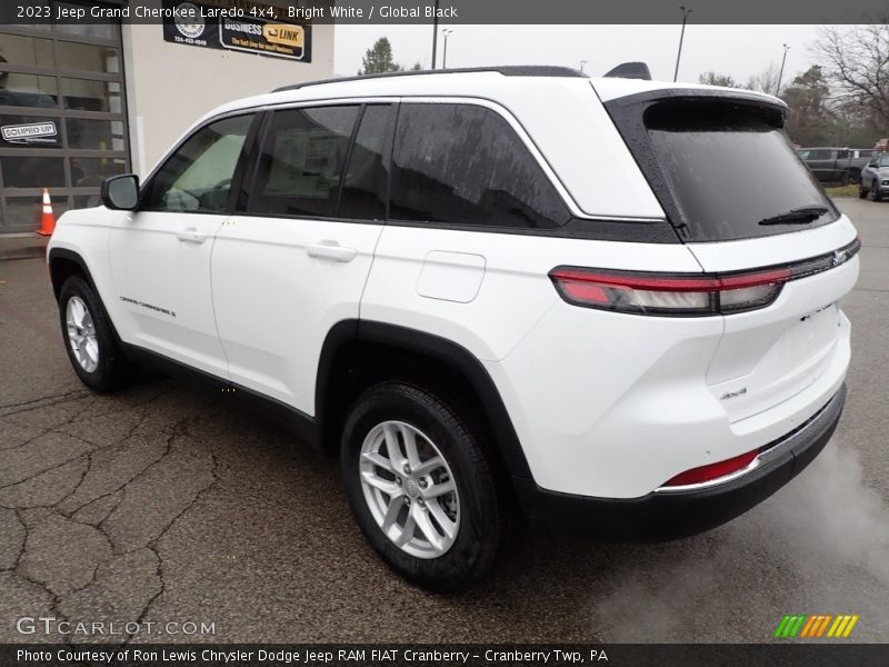 Bright White / Global Black 2023 Jeep Grand Cherokee Laredo 4x4