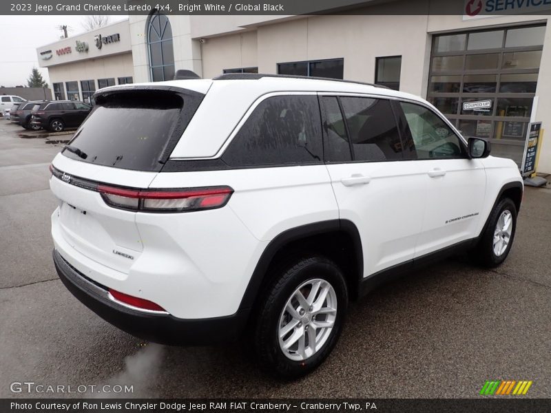 Bright White / Global Black 2023 Jeep Grand Cherokee Laredo 4x4