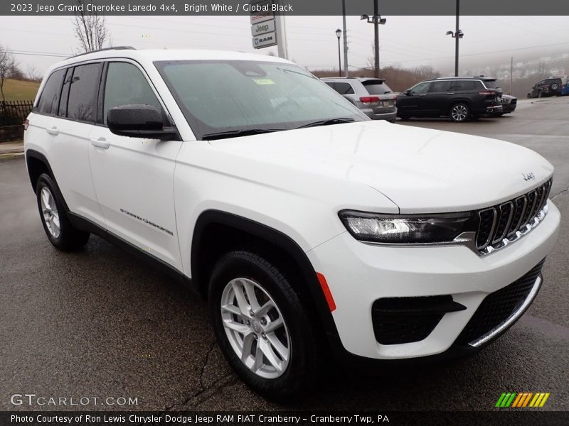 Bright White / Global Black 2023 Jeep Grand Cherokee Laredo 4x4