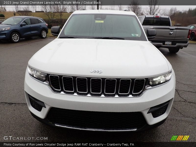 Bright White / Global Black 2023 Jeep Grand Cherokee Laredo 4x4