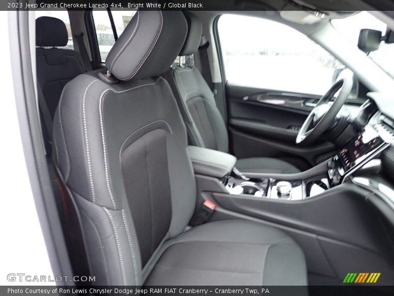 Bright White / Global Black 2023 Jeep Grand Cherokee Laredo 4x4