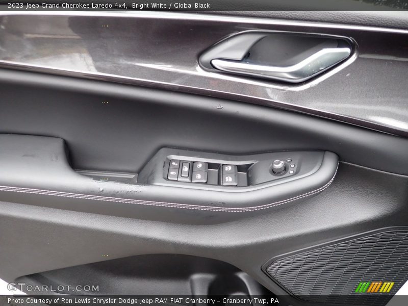 Bright White / Global Black 2023 Jeep Grand Cherokee Laredo 4x4
