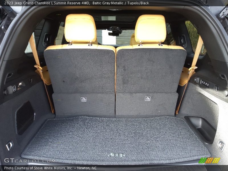  2023 Grand Cherokee L Summit Reserve 4WD Trunk