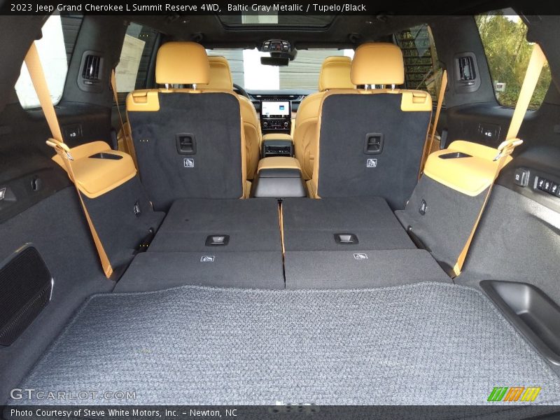  2023 Grand Cherokee L Summit Reserve 4WD Trunk