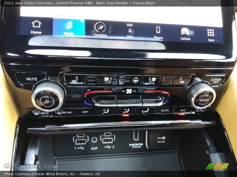 Controls of 2023 Grand Cherokee L Summit Reserve 4WD