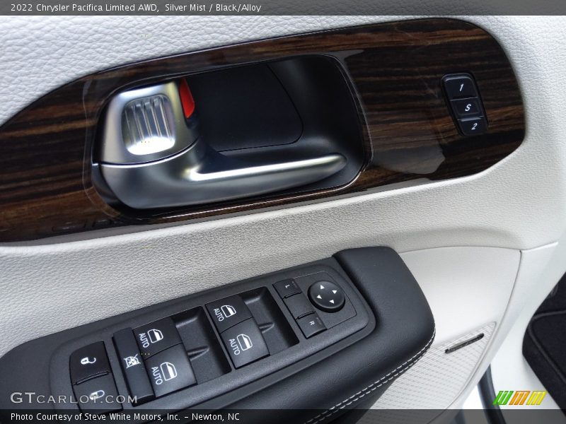 Silver Mist / Black/Alloy 2022 Chrysler Pacifica Limited AWD
