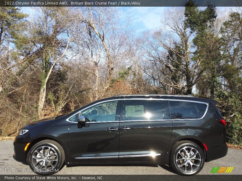 Brilliant Black Crystal Pearl / Black/Alloy 2022 Chrysler Pacifica Limited AWD