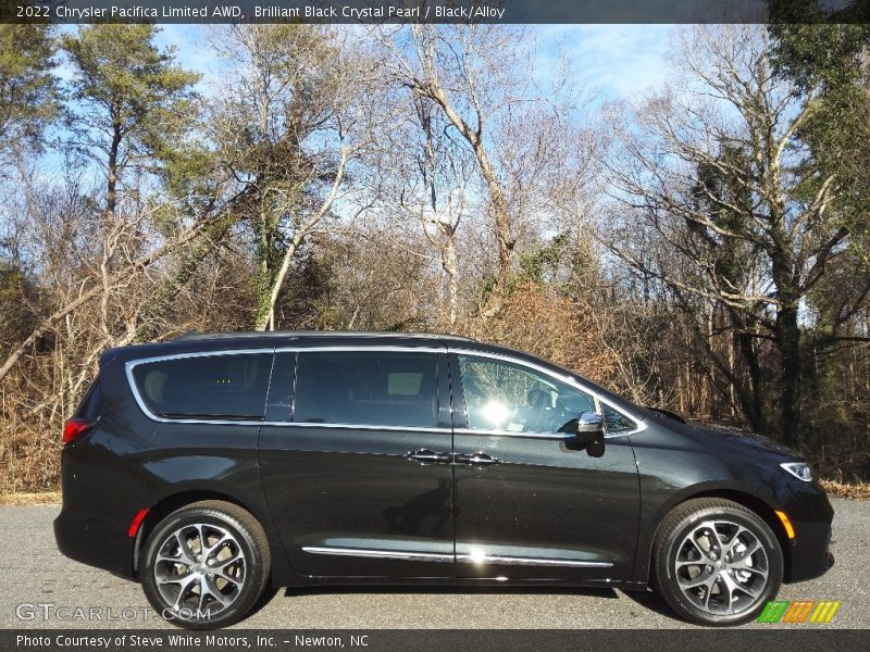Brilliant Black Crystal Pearl / Black/Alloy 2022 Chrysler Pacifica Limited AWD