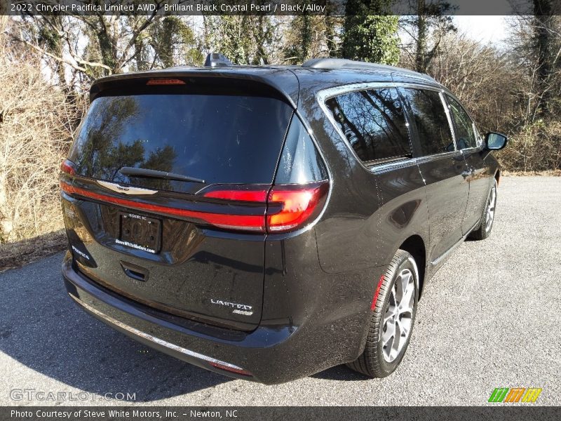 Brilliant Black Crystal Pearl / Black/Alloy 2022 Chrysler Pacifica Limited AWD