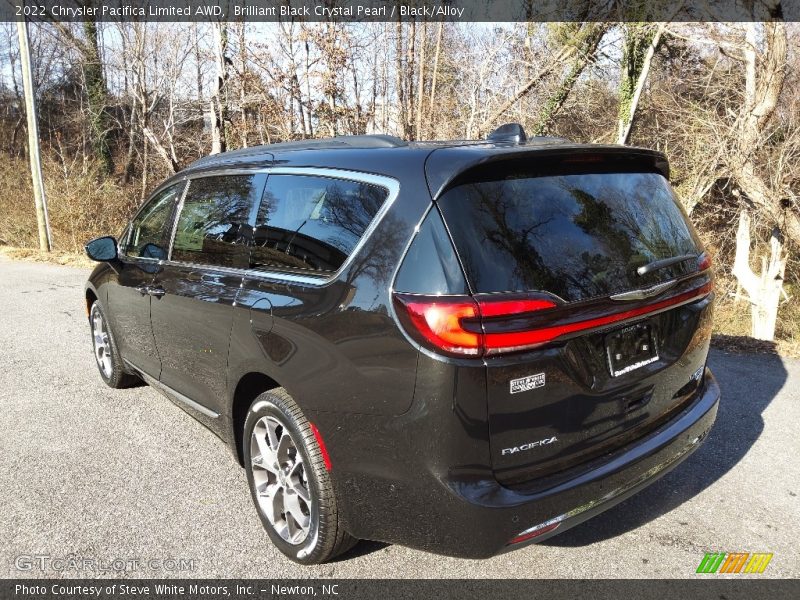 Brilliant Black Crystal Pearl / Black/Alloy 2022 Chrysler Pacifica Limited AWD
