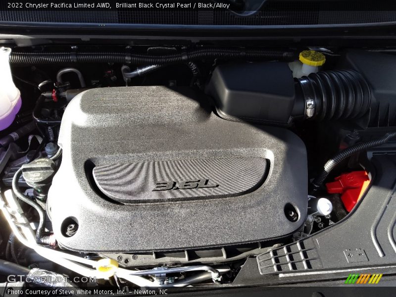 Brilliant Black Crystal Pearl / Black/Alloy 2022 Chrysler Pacifica Limited AWD