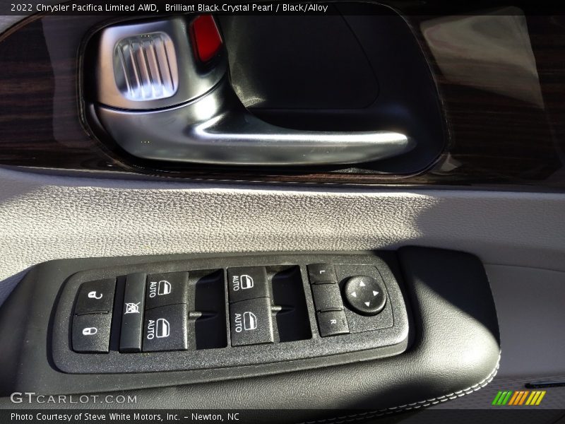 Brilliant Black Crystal Pearl / Black/Alloy 2022 Chrysler Pacifica Limited AWD