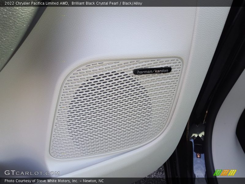 Brilliant Black Crystal Pearl / Black/Alloy 2022 Chrysler Pacifica Limited AWD