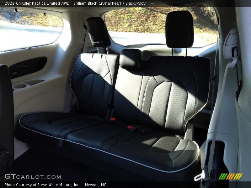Brilliant Black Crystal Pearl / Black/Alloy 2022 Chrysler Pacifica Limited AWD
