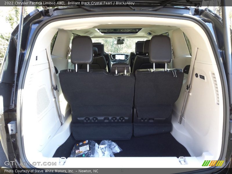 Brilliant Black Crystal Pearl / Black/Alloy 2022 Chrysler Pacifica Limited AWD