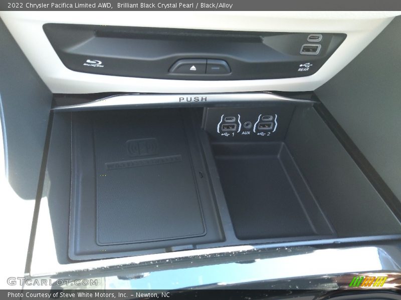 Brilliant Black Crystal Pearl / Black/Alloy 2022 Chrysler Pacifica Limited AWD