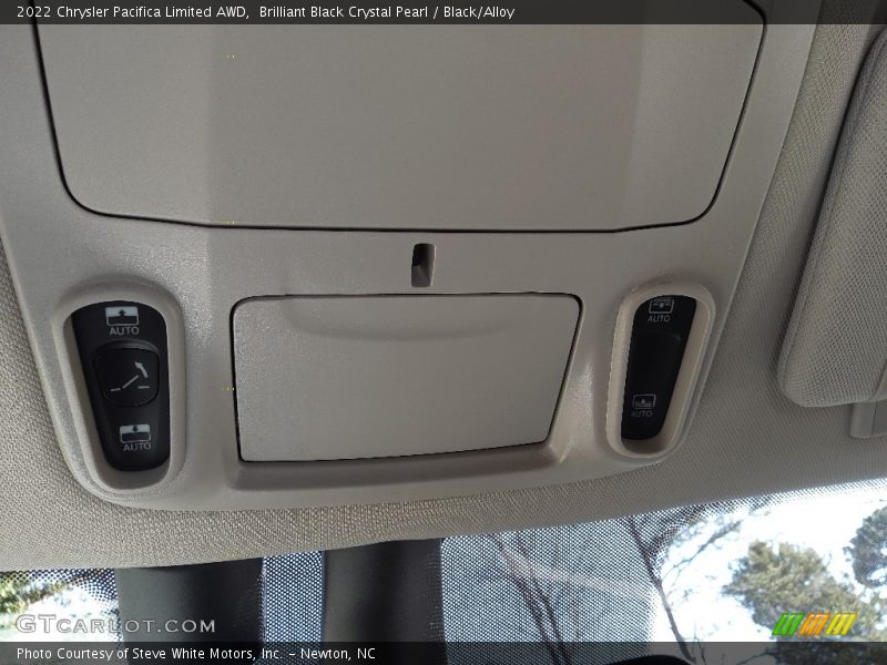Brilliant Black Crystal Pearl / Black/Alloy 2022 Chrysler Pacifica Limited AWD
