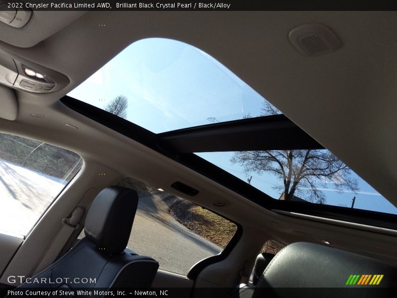 Brilliant Black Crystal Pearl / Black/Alloy 2022 Chrysler Pacifica Limited AWD