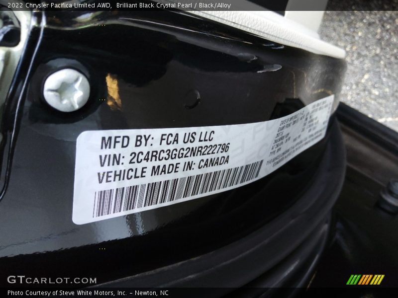 Brilliant Black Crystal Pearl / Black/Alloy 2022 Chrysler Pacifica Limited AWD
