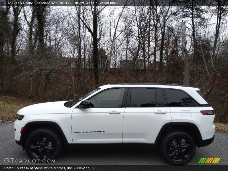 Bright White / Global Black 2023 Jeep Grand Cherokee Altitude 4x4