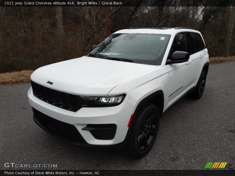 Bright White / Global Black 2023 Jeep Grand Cherokee Altitude 4x4