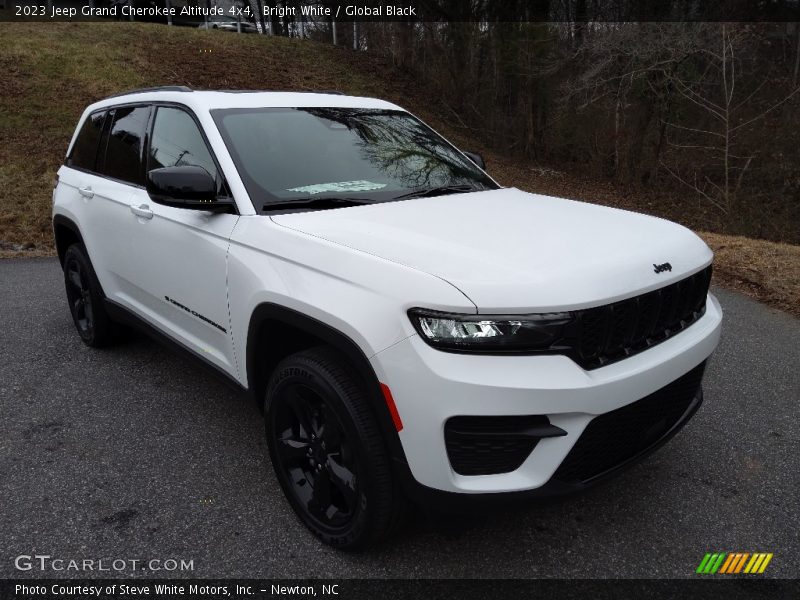 Bright White / Global Black 2023 Jeep Grand Cherokee Altitude 4x4