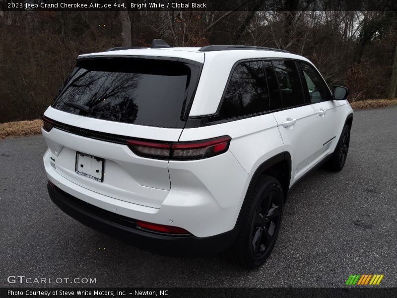 Bright White / Global Black 2023 Jeep Grand Cherokee Altitude 4x4