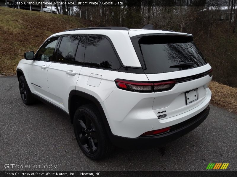 Bright White / Global Black 2023 Jeep Grand Cherokee Altitude 4x4